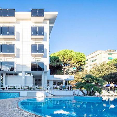 Hotel Ambassador Meuble Ліньяно-Сабб'ядоро Екстер'єр фото