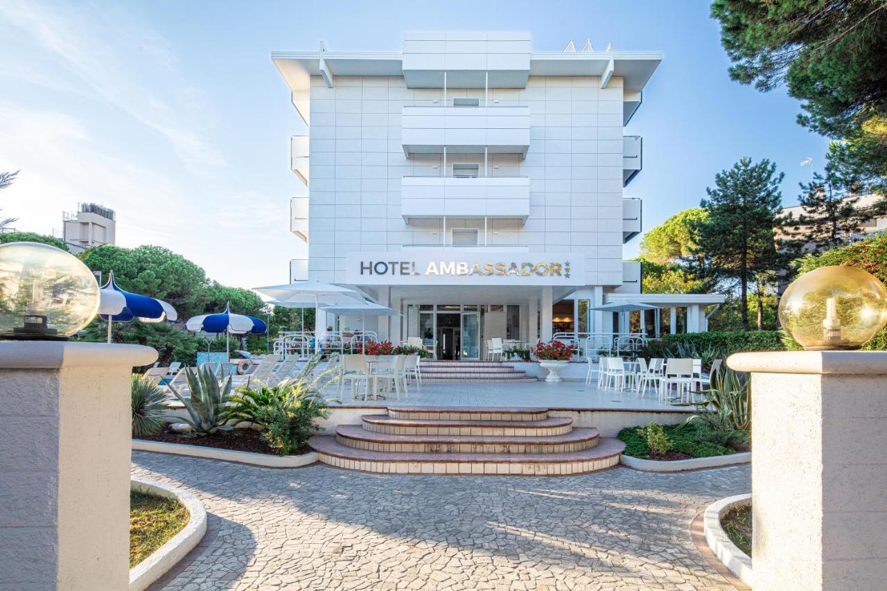 Hotel Ambassador Meuble Ліньяно-Сабб'ядоро Екстер'єр фото
