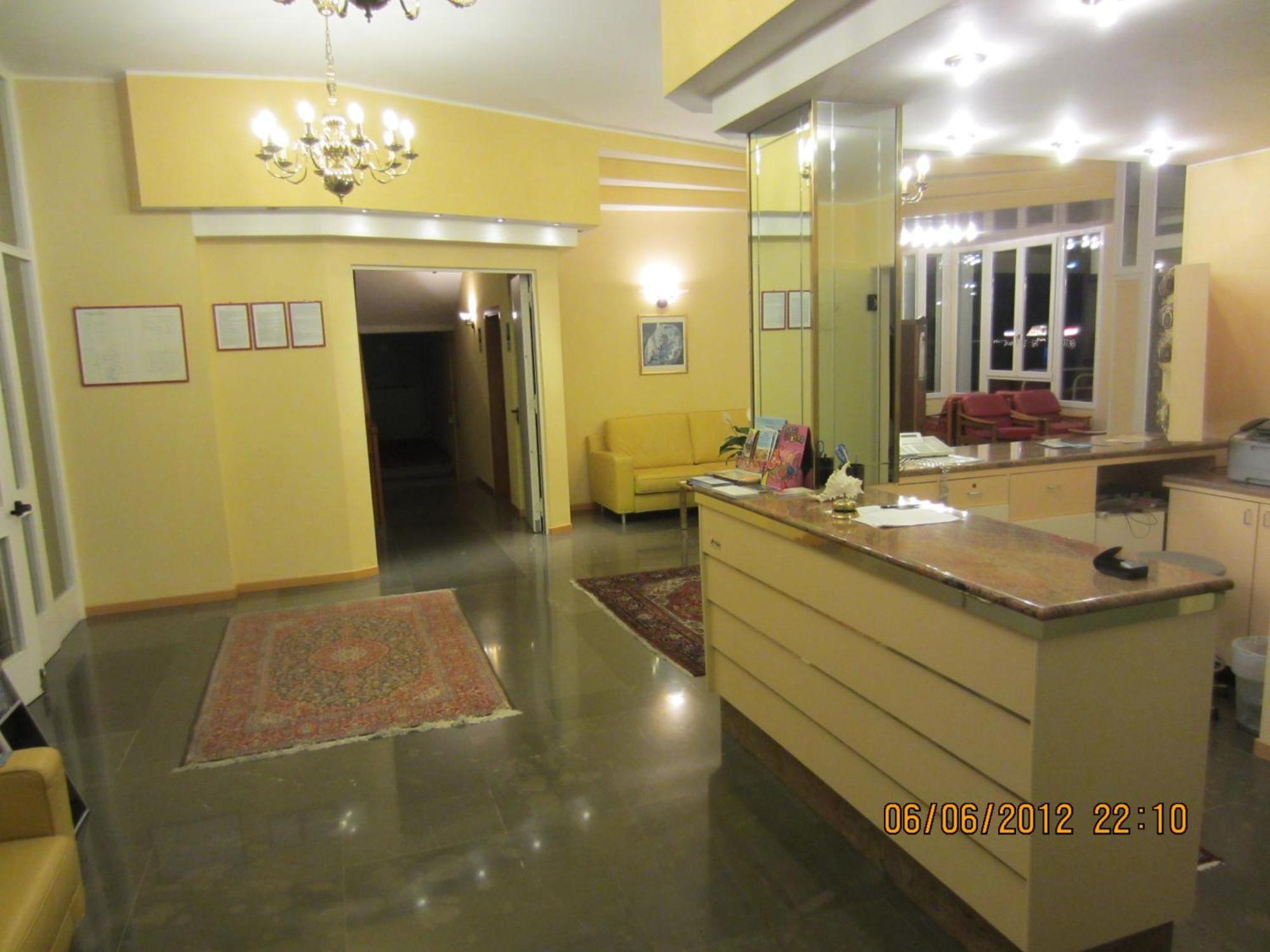 Hotel Ambassador Meuble Ліньяно-Сабб'ядоро Екстер'єр фото
