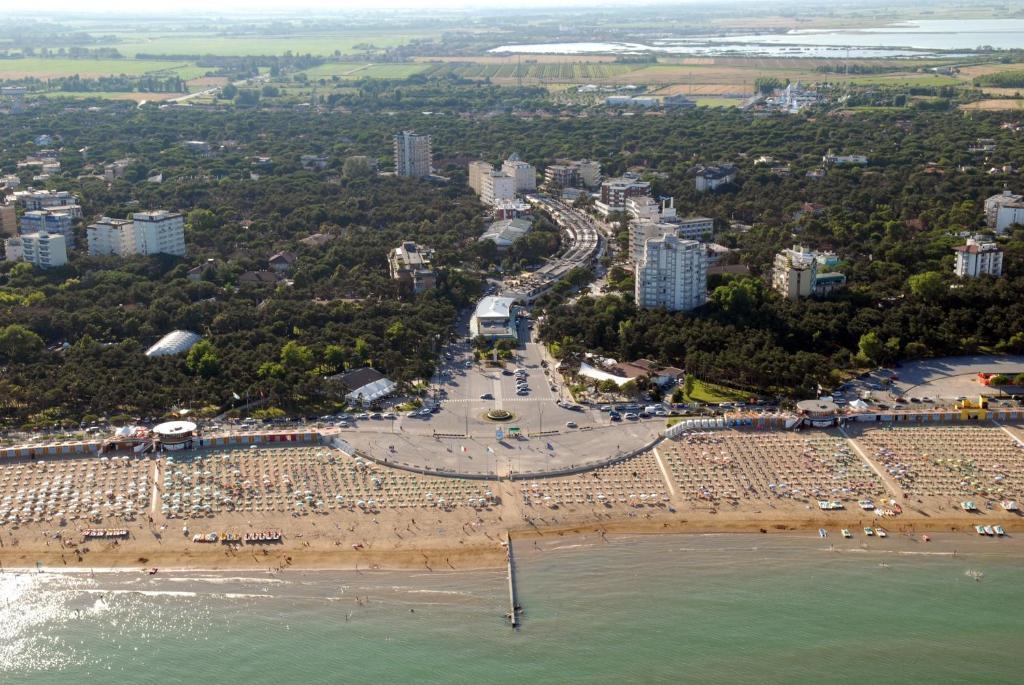 Hotel Ambassador Meuble Ліньяно-Сабб'ядоро Екстер'єр фото