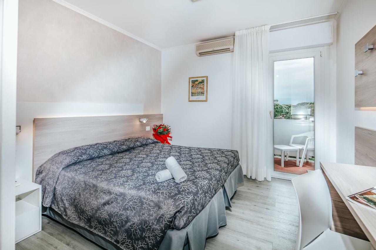 Hotel Ambassador Meuble Ліньяно-Сабб'ядоро Екстер'єр фото