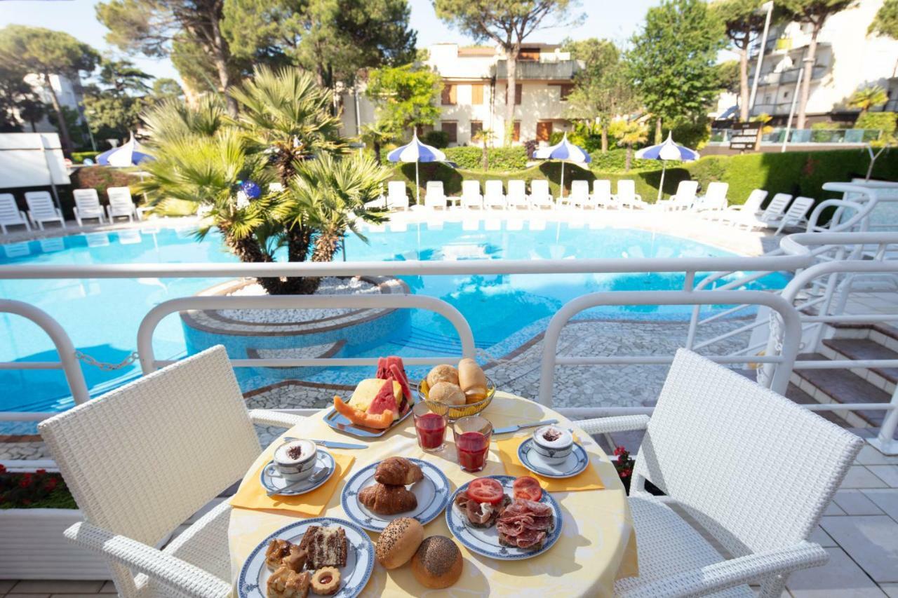 Hotel Ambassador Meuble Ліньяно-Сабб'ядоро Екстер'єр фото
