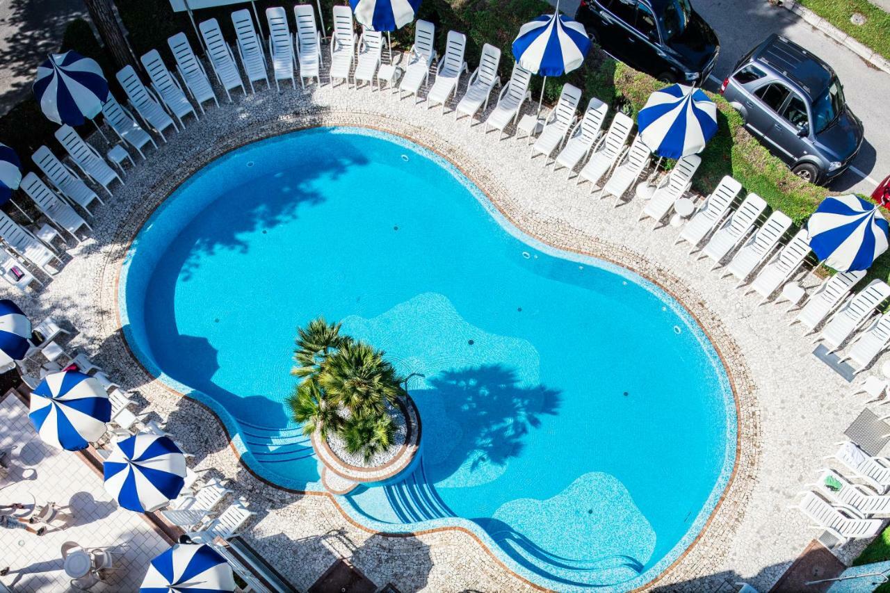 Hotel Ambassador Meuble Ліньяно-Сабб'ядоро Екстер'єр фото