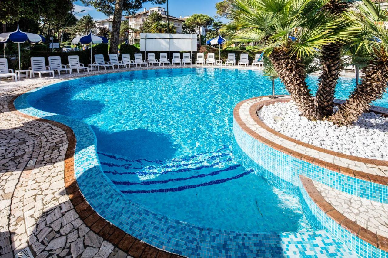 Hotel Ambassador Meuble Ліньяно-Сабб'ядоро Екстер'єр фото