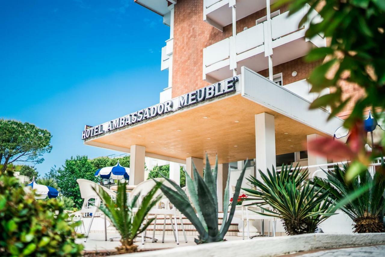Hotel Ambassador Meuble Ліньяно-Сабб'ядоро Екстер'єр фото
